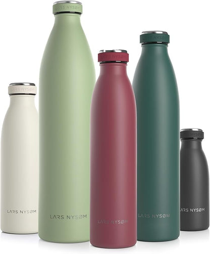 LARS NYSØM Stainless Steel Insulated Water Bottle 12oz 17oz 25oz 34oz 51oz | BPA-free Insulated Thermo Flask for Hot and Cold Beverages | Leakproof Drinking Bottle (Berry, 25oz)
