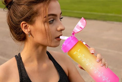 XACIOA Water Bottle with Straw,32oz Plastic Cup with Motivational Time Marker,1L Tritan Sport Lightweight Leakproof BPA-Free,Wide Mouth Fast Flow Ensure You Have Times to Drink,with Straw & Cup Brush