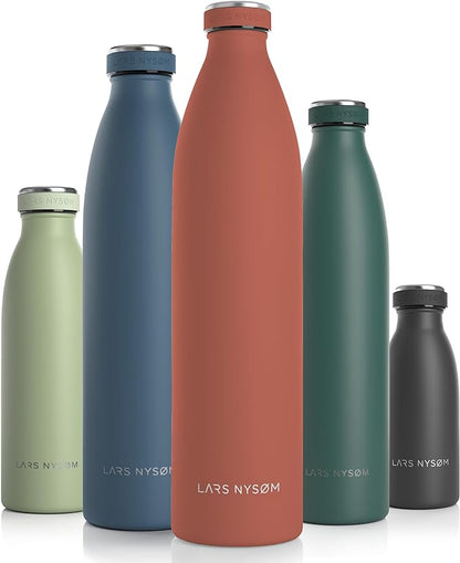 LARS NYSØM Stainless Steel Insulated XL Water Bottle 12oz 17oz 25oz 34oz 51oz | BPA-free Insulated Thermo Flask for Hot and Cold Beverages | Leakproof Large Drinking Bottle (Brick Red, 51oz)