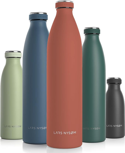 LARS NYSØM Stainless Steel Insulated XL Water Bottle 12oz 17oz 25oz 34oz 51oz | BPA-free Insulated Thermo Flask for Hot and Cold Beverages | Leakproof Large Drinking Bottle (Brick Red, 51oz)