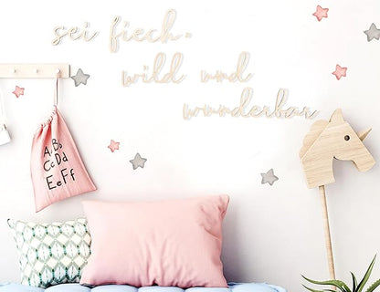Lettering Wood Sei Frech, Wild und wunderbar - Plywood Words Sign for Decoration, Children's Room Saying Quote, Nursery Wall Art, Wooden Word Text Art (Sei Frech, Wild und wunderbar)