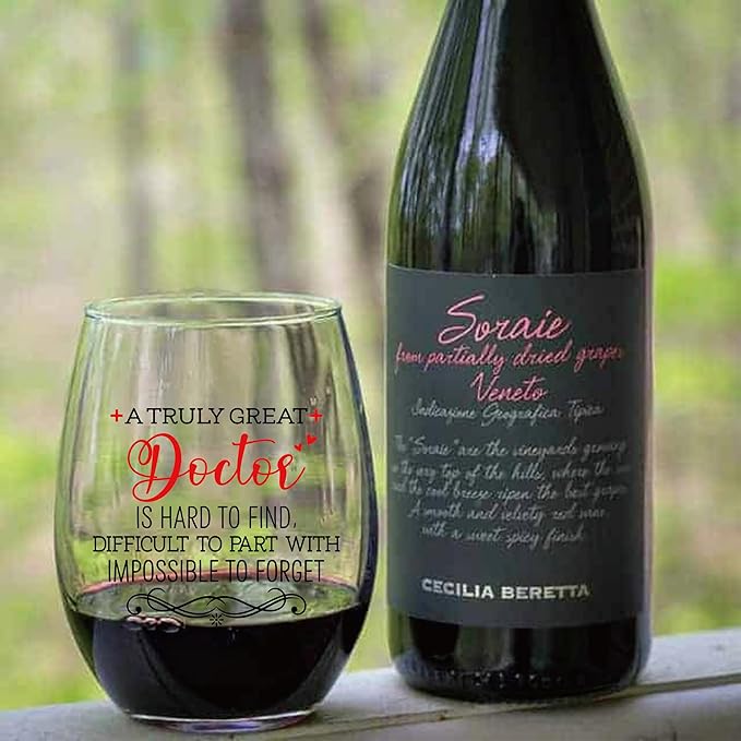 AGMDESIGN A Truly Great Doctor is Hard to Find Funny Wine Glasses with Gift Box, Graduation Gifts for Medical Graduates, Doctors Day Retirement Thanks Gifts for Doctors MD Physician Assistants