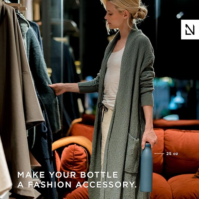 LARS NYSØM Stainless Steel Insulated Water Bottle 12oz 17oz 25oz 34oz 51oz | BPA-free Insulated Thermo Flask for Hot and Cold Beverages | Leakproof Drinking Bottle (Berry, 25oz)