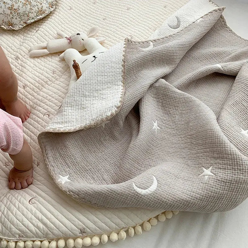 Couverture bébé brodée lune étoilée
