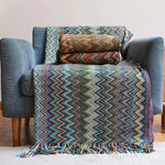 Hand-knitted blanket with pompom - Vignette | Couvertures Cosy